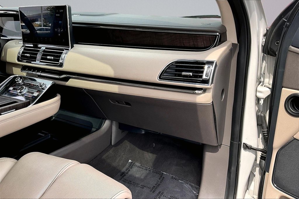 Used 2022 Lincoln Navigator Reserve AWD/4WD image 13