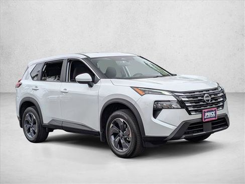 Used 2026 Nissan Rogue SV FWD image 3