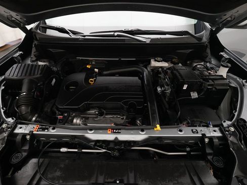 Used 2024 GMC Terrain SLE w/ Driver Convenience Package image 3