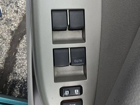 Used 2010 Toyota Corolla LE FWD image 17