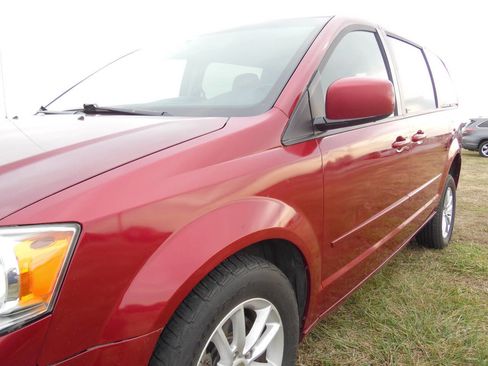 Used 2014 Dodge Grand Caravan SXT w/ UConnect Hands-Free Group image 19