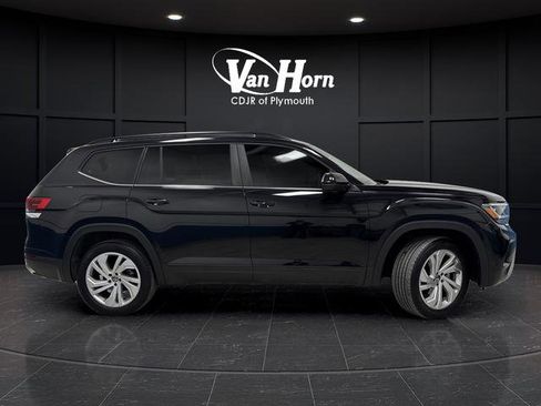 Used 2023 Volkswagen Atlas SE image 2