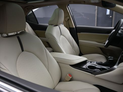 Used 2023 Toyota Camry XLE image 22