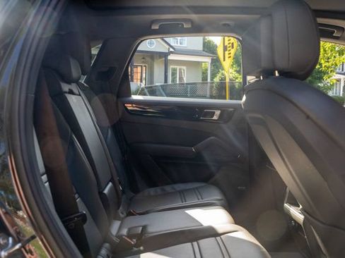 Used 2020 Porsche Cayenne w/ Premium Package AWD/4WD image 50