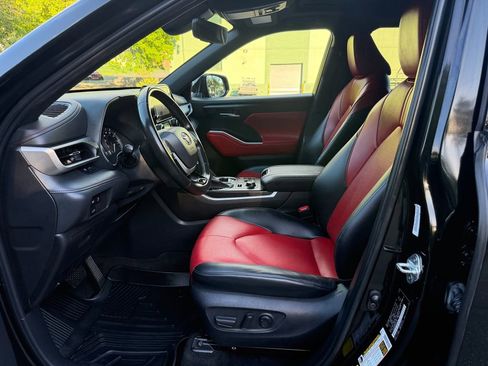 Used 2023 Toyota Highlander XSE AWD/4WD image 16