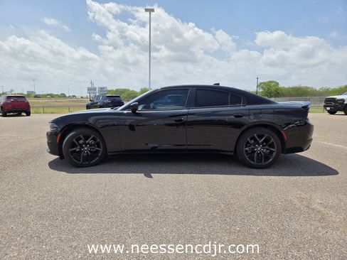 Used 2021 Dodge Charger SXT w/ Plus Group image 4