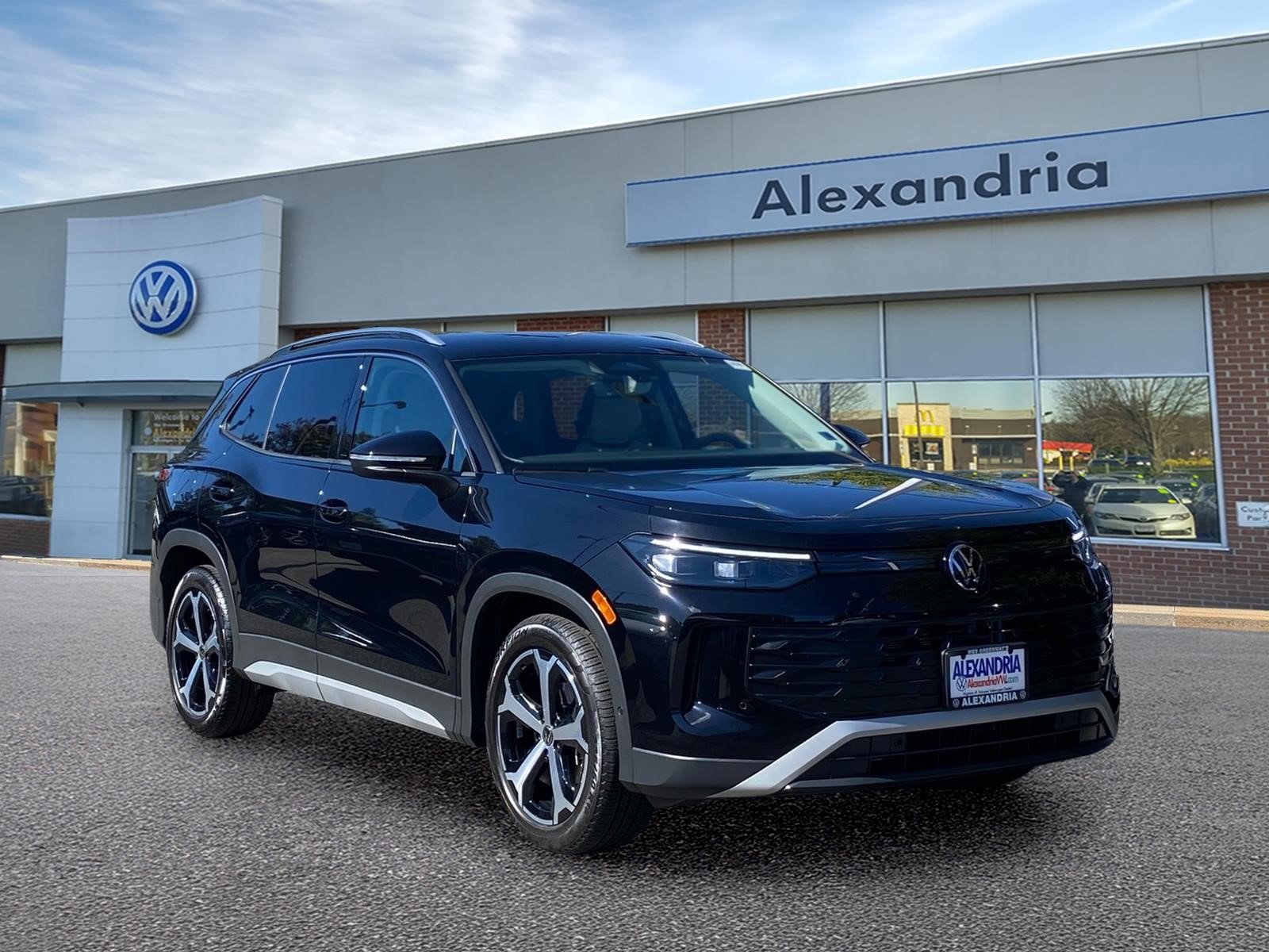 Certified 2026 Volkswagen Tiguan SE FWD image 1