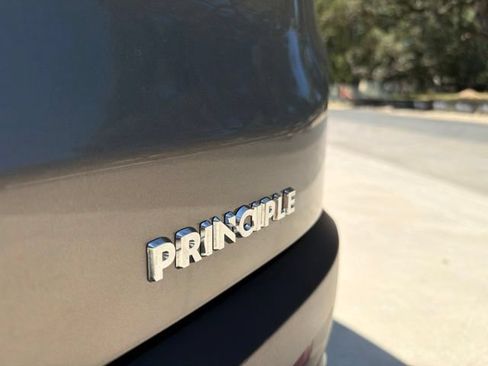 Used 2019 GMC Acadia SLE FWD image 13