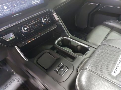 Used 2024 GMC Sierra 3500 Denali w/ Denali Reserve Package image 26