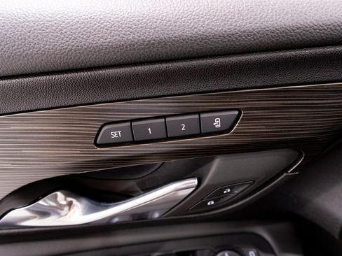 Used 2024 GMC Terrain SLT w/ Infotainment Package II FWD image 14