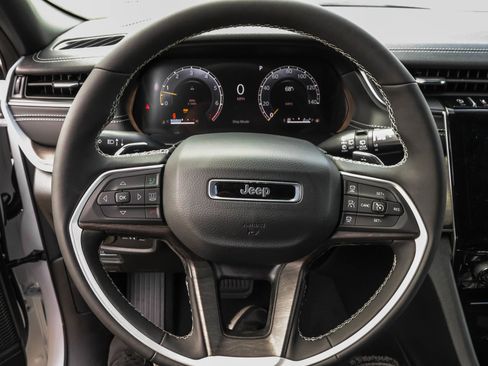 New 2025 Jeep Grand Cherokee Limited w/ Luxury Tech Group II image 28