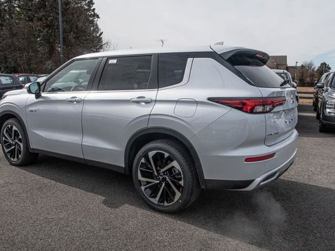 New 2025 Mitsubishi Outlander 4WD Plug-In Hybrid image 14
