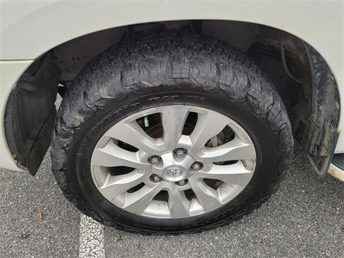 Used 2012 Toyota Sequoia Platinum image 22