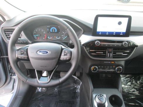 Used 2022 Ford Escape SE w/ Cold Weather Package image 12