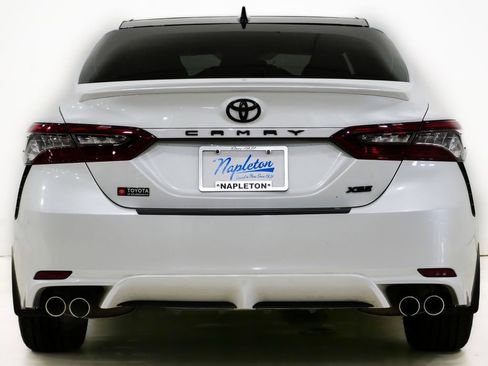Used 2022 Toyota Camry XSE image 8