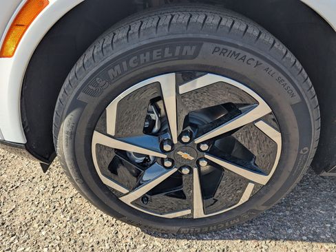 Certified 2025 Chevrolet Equinox EV LT w/ Convenience Package image 8