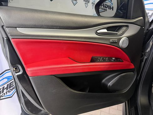 Used 2018 Alfa Romeo Stelvio Ti Sport image 11