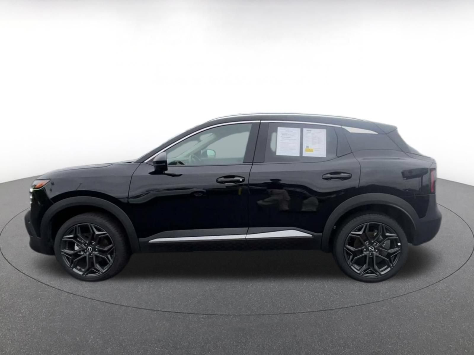 Used 2026 Nissan Kicks SR FWD image 9