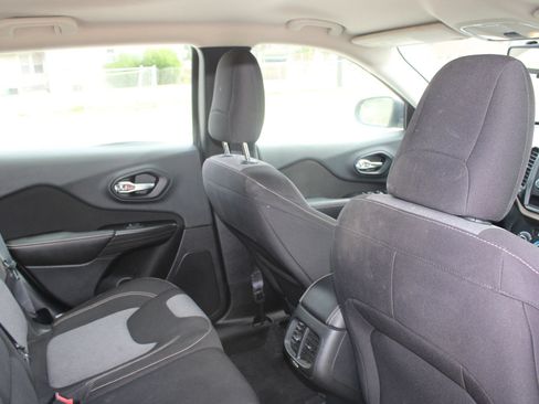 Used 2014 Jeep Cherokee Sport FWD image 31