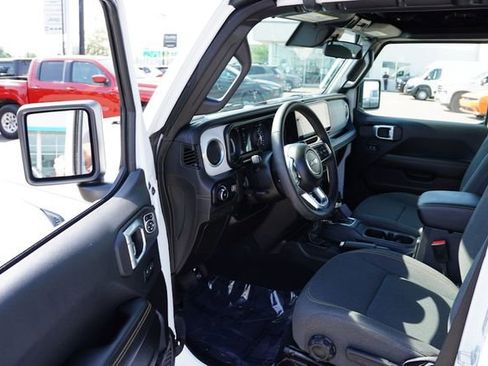 Used 2024 Jeep Wrangler Sahara image 14