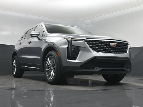 Used 2024 Cadillac XT4 Premium Luxury FWD image 32