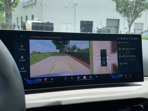 Certified 2025 BMW 330i Sedan w/ Premium Package image 26