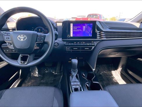 Used 2025 Toyota Camry LE image 14