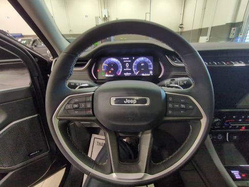 Used 2024 Jeep Grand Cherokee L Limited w/ Luxury Tech Group II AWD/4WD image 7