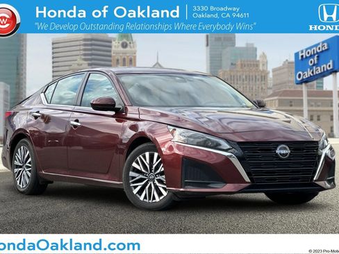 Used 2023 Nissan Altima 2.5 SV image 1