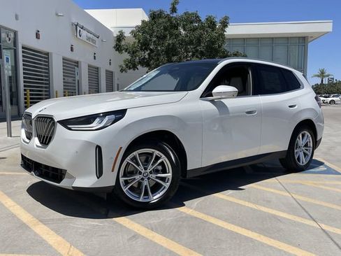 Used 2025 BMW X3 xDrive30i w/ Premium Package image 2