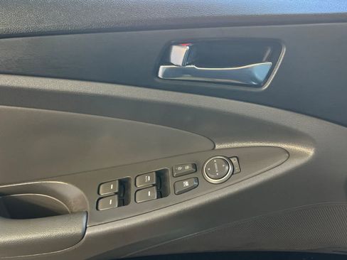 Used 2013 Hyundai Sonata SE w/ Navigation & Sunroof Pkg FWD image 13
