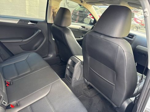 Used 2015 Volkswagen Jetta Sport FWD image 22