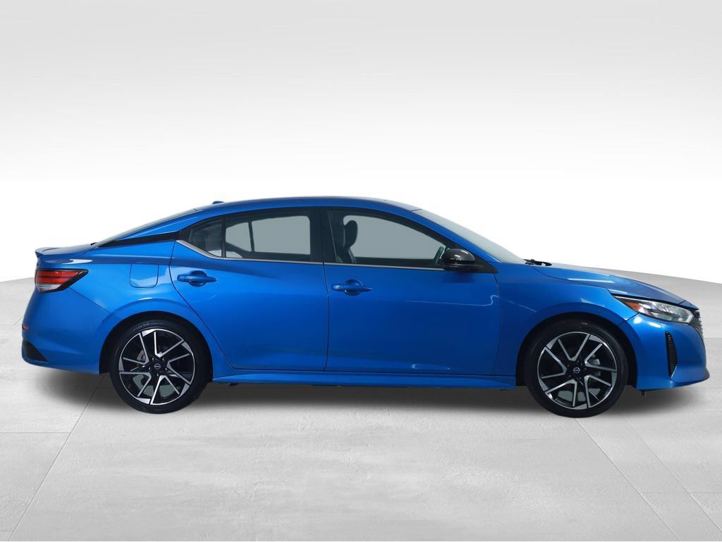 Used 2025 Nissan Sentra SR w/ SR Premium Package FWD image 14