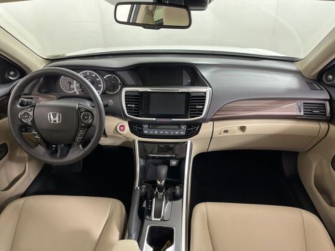 Certified 2017 Honda Accord EX-L image 18
