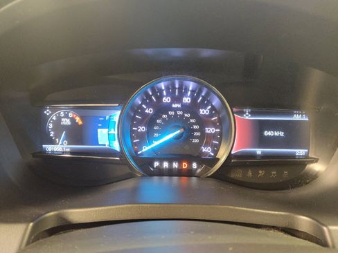 Used 2018 Ford Explorer XLT w/ Equipment Group 202A AWD/4WD image 23