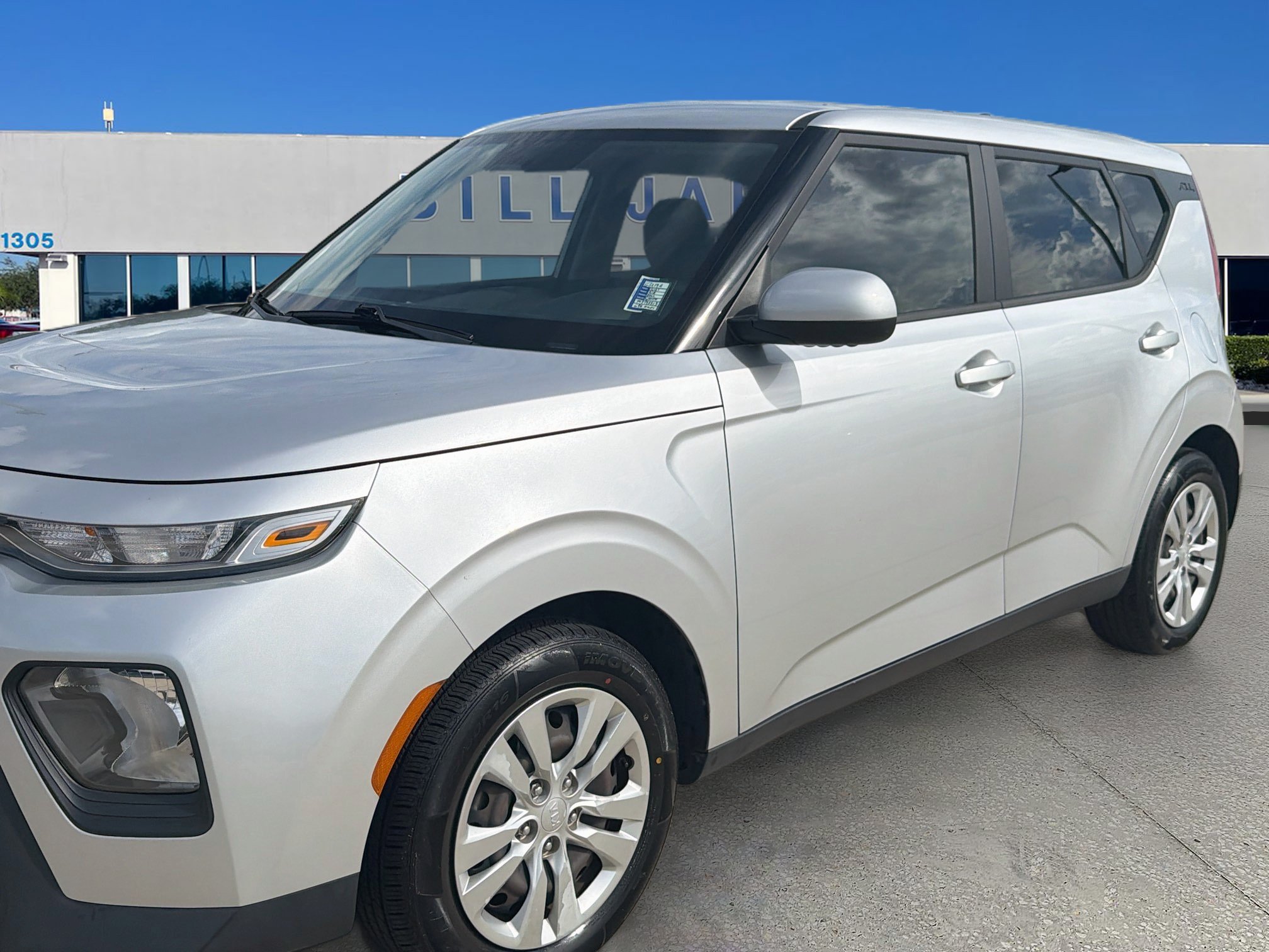 Used 2021 Kia Soul LX FWD image 2