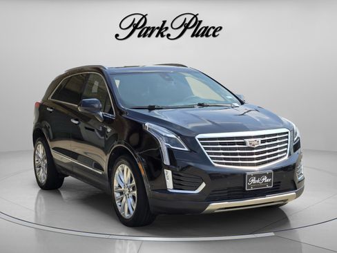 Used 2017 Cadillac XT5 Platinum w/ Driver Assist Package AWD/4WD image 8