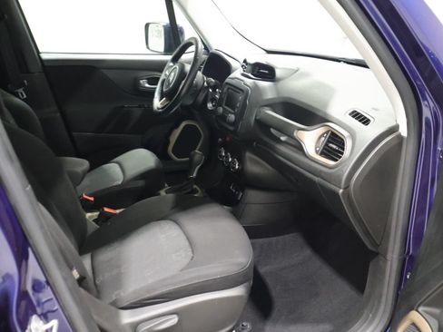 Used 2017 Jeep Renegade Latitude FWD image 23