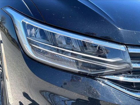 Used 2024 Volkswagen Tiguan SE image 27