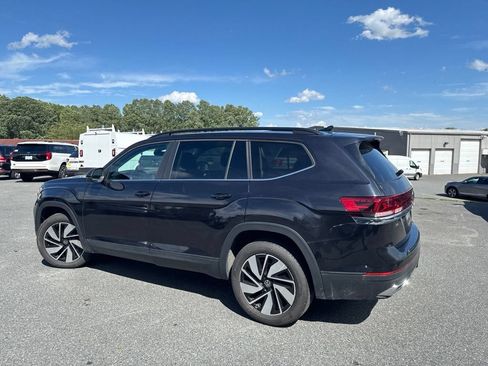 Used 2024 Volkswagen Atlas SE AWD/4WD image 4