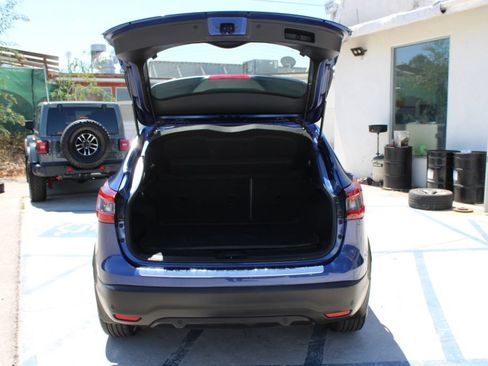 Used 2020 Nissan Rogue Sport SV FWD image 10