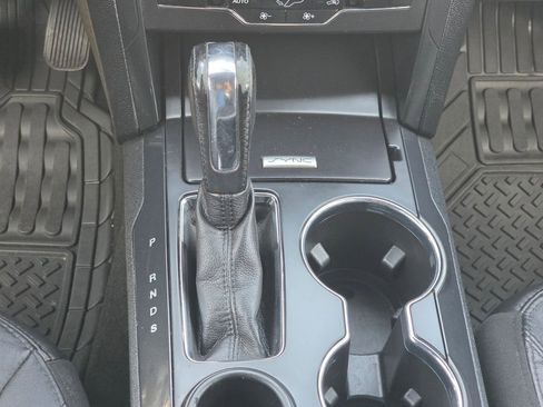 Used 2017 Ford Explorer XLT w/ Equipment Group 202A FWD image 19