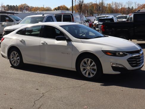 Certified 2024 Chevrolet Malibu LT image 2