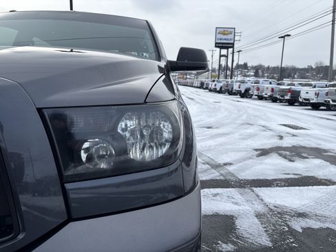 Used 2012 Toyota Tundra 4x4 CrewMax image 10