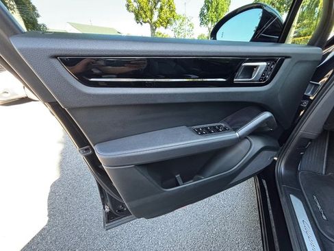 Used 2019 Porsche Cayenne E-Hybrid AWD/4WD image 34