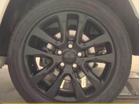 Used 2020 Jeep Grand Cherokee Altitude AWD/4WD image 12