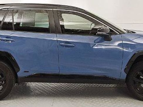 Used 2022 Toyota RAV4 XSE AWD/4WD image 2
