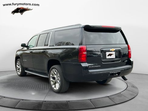 Used 2018 Chevrolet Suburban LT image 5