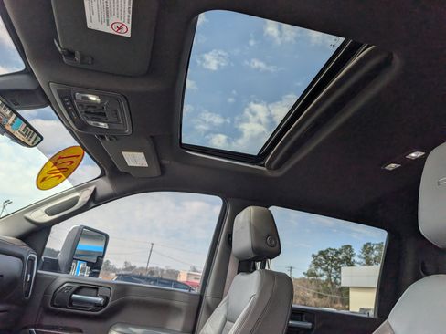 Used 2021 GMC Sierra 2500 Denali w/ Denali Ultimate Package image 18