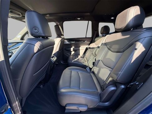 Used 2025 Cadillac XT6 Premium Luxury image 19